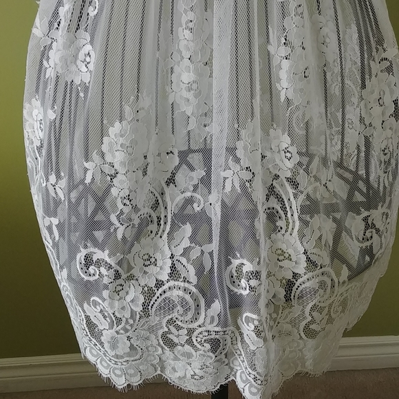 🌟HOST PICK 🌟 Dress Coverup, white lace size "M" but can fit size "L" - Picture 6 of 6